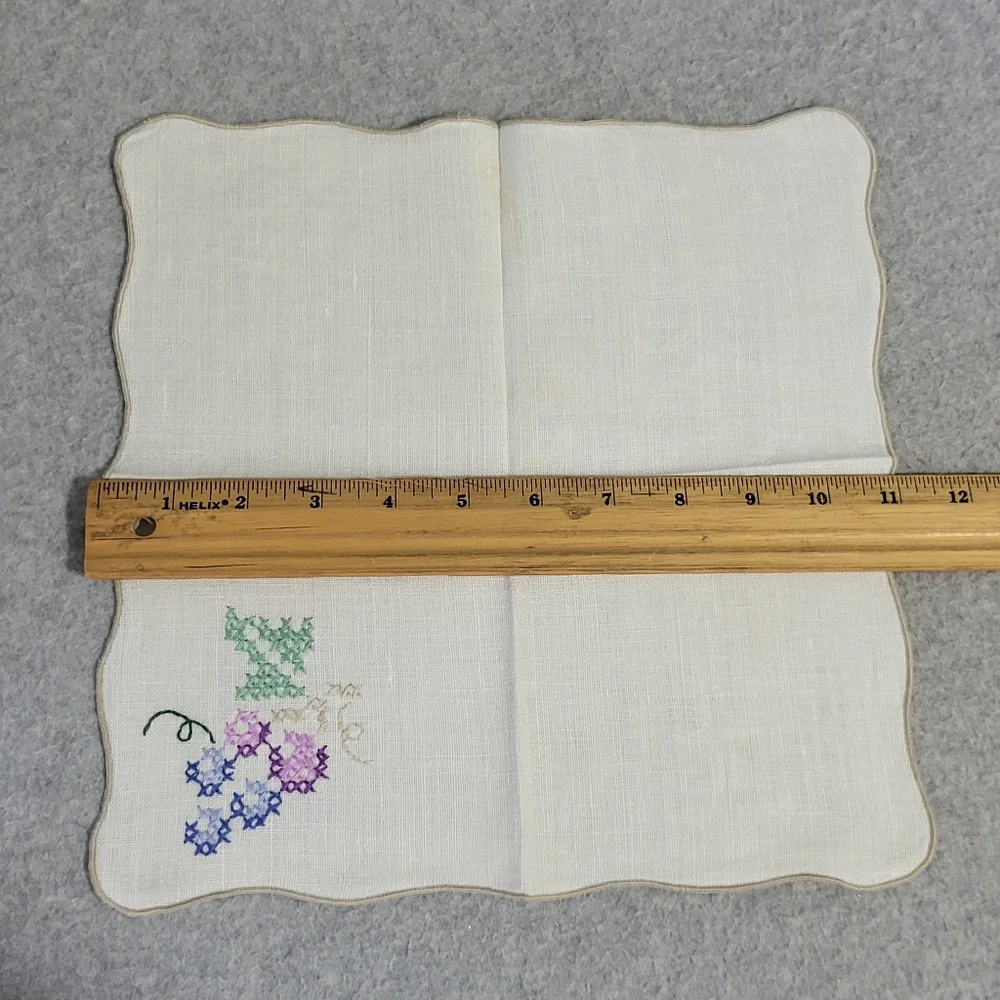 Vintage Set of 4 Grapes Floral Linen Napkins Cross Stitch Scalloped Edge Kitchen